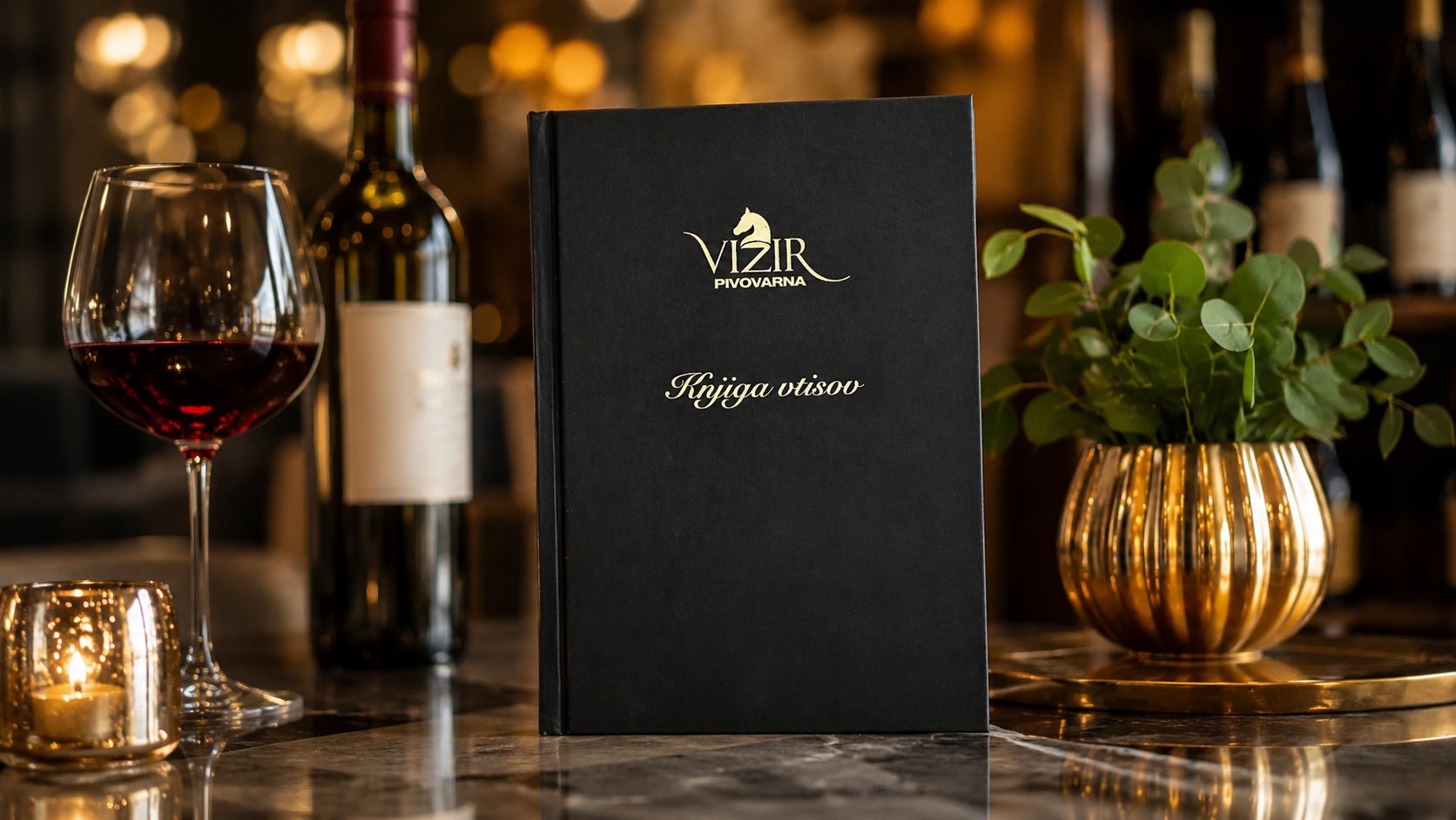 Moder usnjen meni The Emperor Bar v elegantnem barskem ambientu.